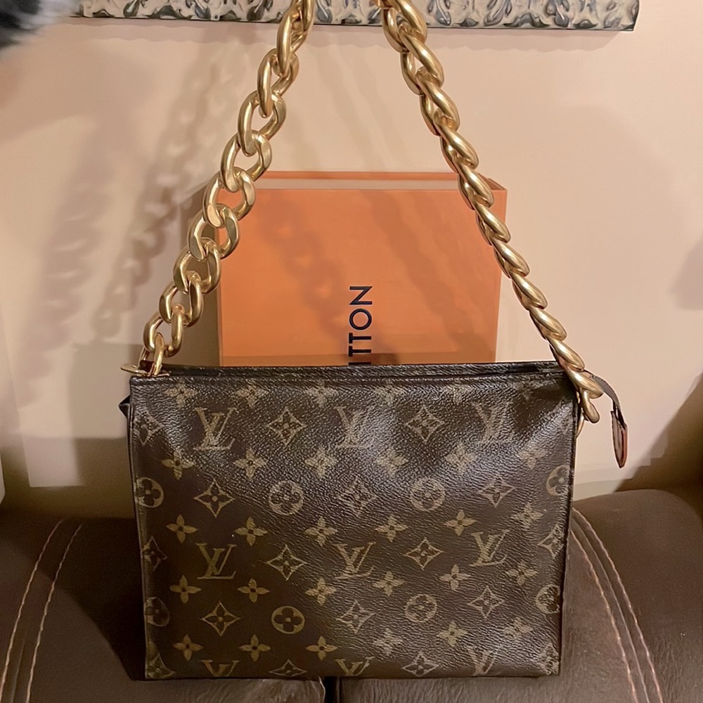Louis Vuitton monogram toiletry 26 - Picture 8 of 17